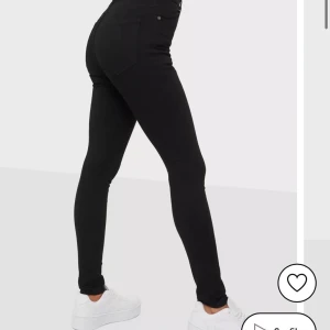 Dr Denim jeans  - Dr Denim jeans i modellen lexy. Använda 2-3 gånger. Nypris 499kr