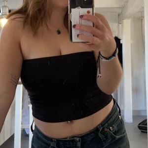 Svart tubtopp - Turbopropmotor från gina tricot! 