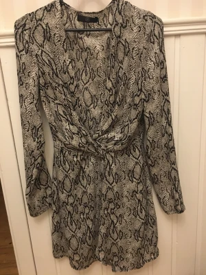 Klänninh - Klänning från Missguided Endast testad Storlek 34