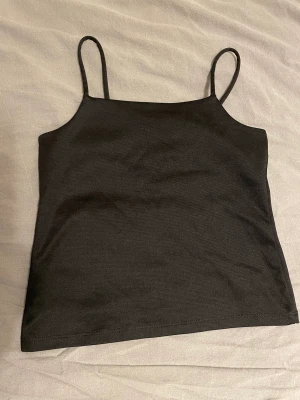 Svart linne 128 - Svart kort linne från Lindex storlek 128.