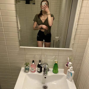 Tränings shorts från icaniwill - Tränings shorts med scrunch från icaniwill som bara är testade men aldrig använda. Säljer för jag beställde väldigt många samtidigt och glömde av att returnera. Nypris var: 499 kr 