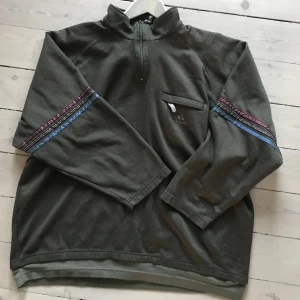 Adidas track top anorak-style - En grym vintage Adidas britpop-style! Storlek L