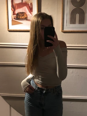 Topp - Söt långärmad offshoulder topp från Hm. Strl Xs/s. 50kr+frakt