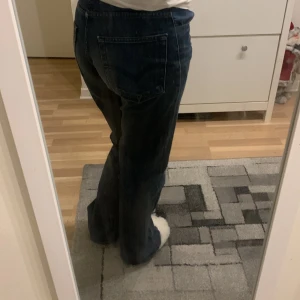 Levis jeans  - Sitter tight osen lösare där nere, gammalt märke av Levis. Lagom använd men fått väldigt mycket komplimanger 