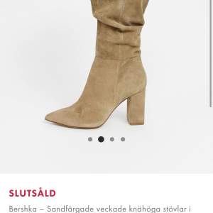 Säljer dessa beiga boots från bershka(Zalando), slutsålda på hemsidor. Knappt använda. Storlek 36