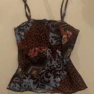 linne  - säljer detta linnet från shein som är helt oanvänt, säljer pga den inte kommer till användning! 💗