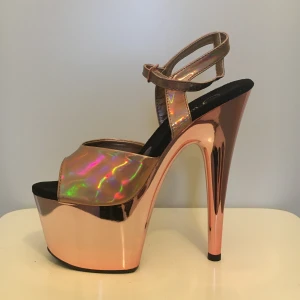 Pleasers roseguld 38 - Högklackade skor i rosegold och holografiska