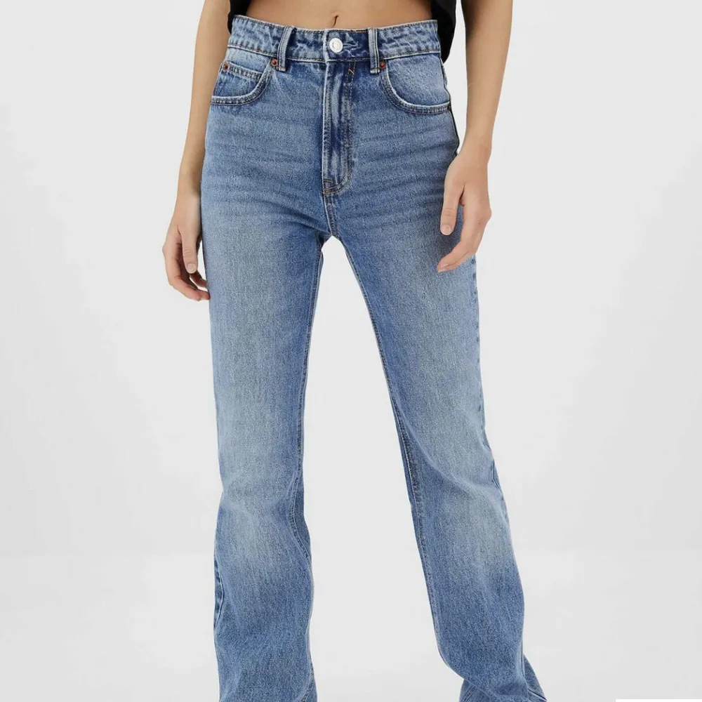 Säljer dessa jeans som aldrig blivit använda. Tyck ej på ”köp nu” 💕💕. Jeans & Byxor.
