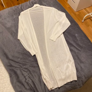 Vit kofta - Vit kofta, aldrig använd! ☺️