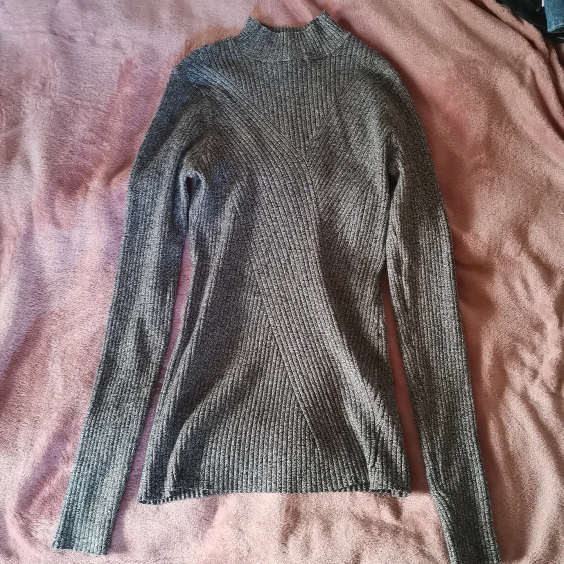 Grå lång ermad tröja - 90