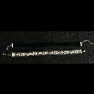 Chokers! - Fint skick! 10kr/st eller båga för 15kr.  Kan också skickas med frimärken för 13kr📩