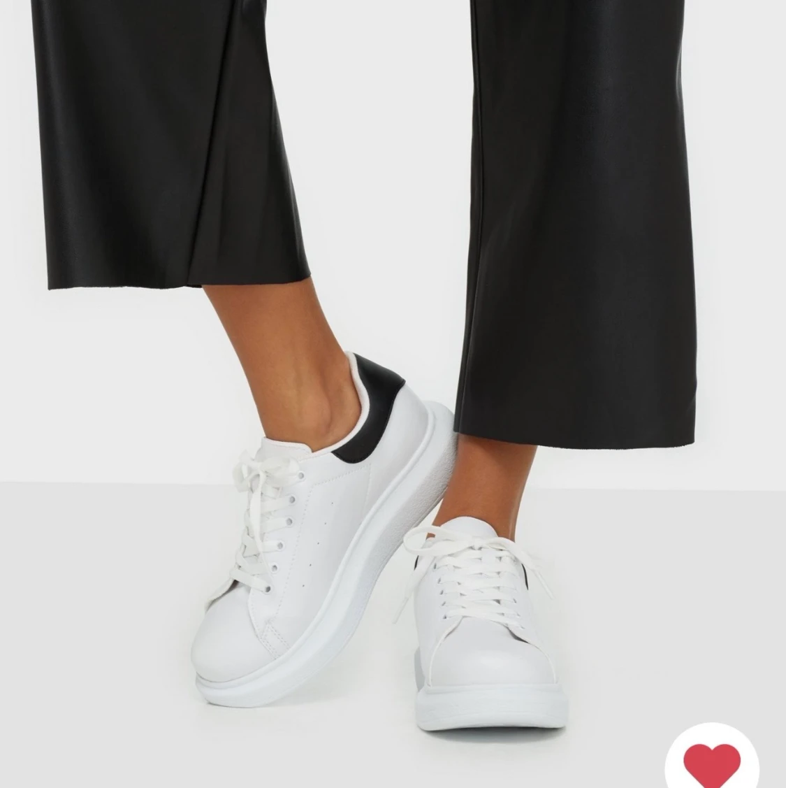 Vita sneakers från Nelly  - 90