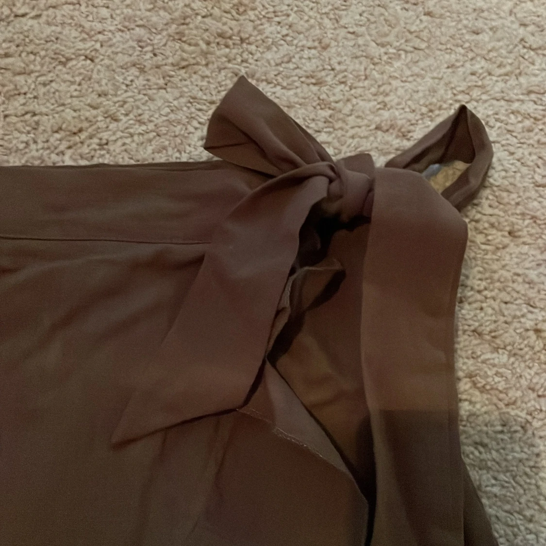 Militärgrön kjol med knut - 90