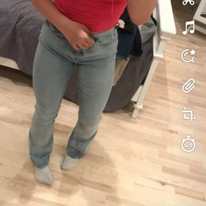 Jeans  - Sjukt snygga jeans fåtal gånger använda! Strl 36? Pris 100+frakt alternativt efter överenskommelse😁❤️😊