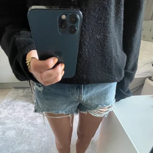 Zara shorts  - Jeansshorts från zara , storlek 32 men passar 34/36 också 