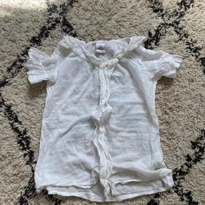 Dondup blus  - Säljer denna super snygga blus från dondup då den inte kommer till andvändning, inga slitningar å ser ut som ny💕