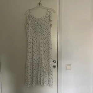 Klänning - Oanvänd shein klänning🤍