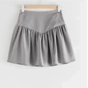 Kjol - Rutig kjol från other stories, strlk 38. Använd fåtal gånger