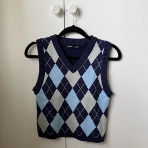 Stickad väst  - Aldrig använd. Vill bara bli av med den 