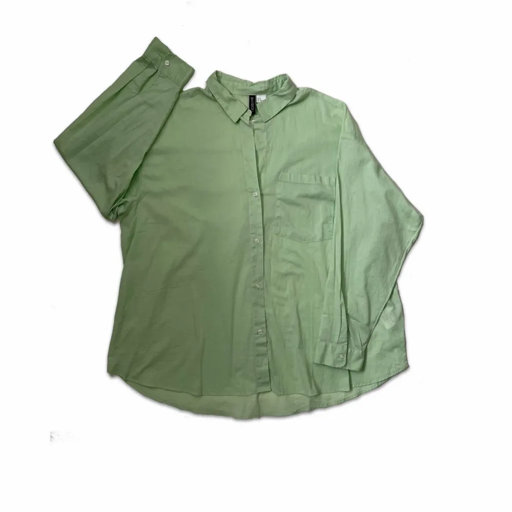 Helt oanvänd grön skjorta Oversized fit. Skjortor.