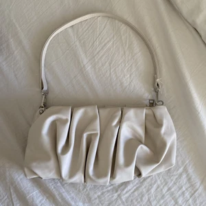 Väska - Aldrig använd. Vit/beige