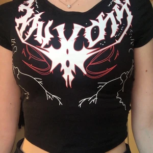 Tshirt - Säljer denna skitcoola tshirt som jag bara använt 1 gång för 50kr + frakt!