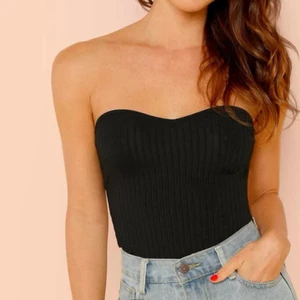 Svart top - Ej använd, säljer då den tyvärr är för liten för mig