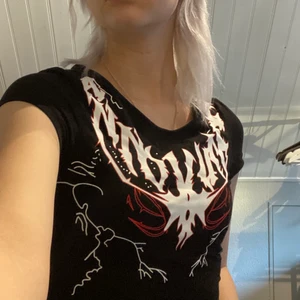 goth croptop  - emo croptop med coola tryck