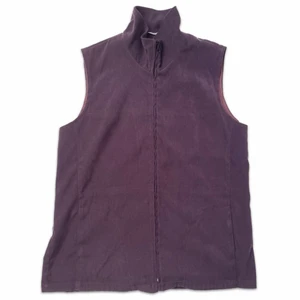 Väst - Köpt från secondhand men inte använd sen dess, bra skick, det är lite mörkare lila i verkligheten, om intresserad kan jag skicka bättre bild, finns ingen storlek men skulle säga att det är en L men passar både större o minder