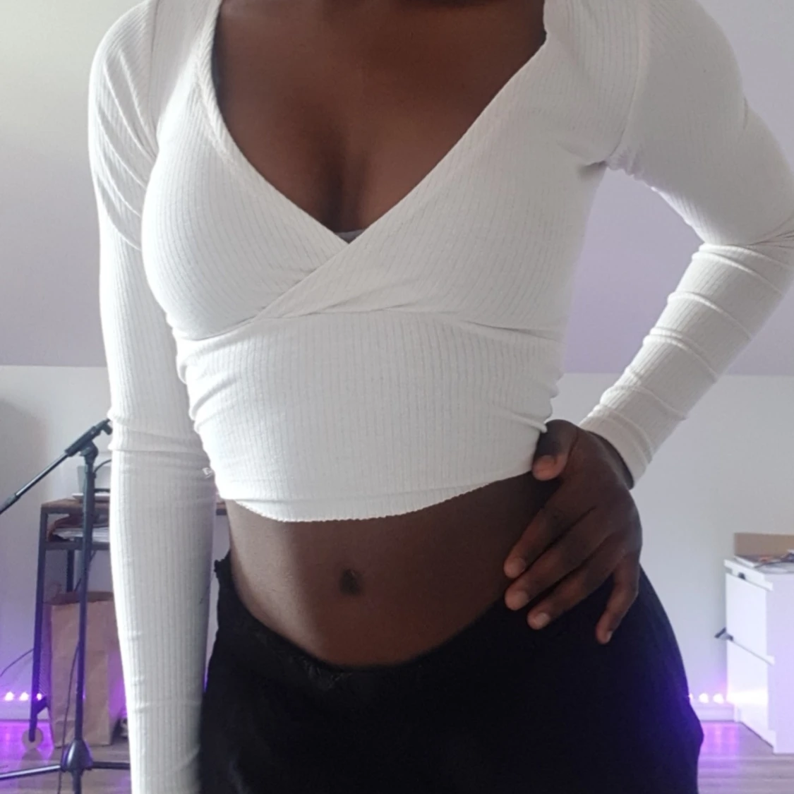 V-neck trendy croptop