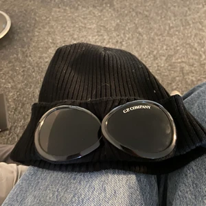 CP Company mössa  - Äkta CP Company mössa, helt oanvänd.  Cond: 10/10  Jag fraktar, köparen står för frakten. (66kr) 