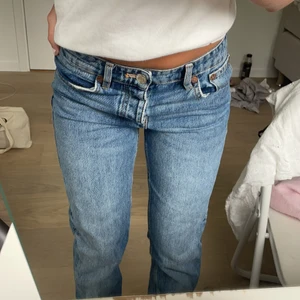 Jeans  - Säljer dessa knapp använda low waist jeans super fina säljer då jag inte får användning för dom❤️❤️ bud om fler blir intreserade❤️