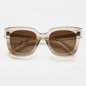 Chimi glasögon! - Säljer mina knappt använda chimis i modell 08 färg ecru.🫶🏼🫶🏼 Köpte de för 1200kr i butik och de är knappt använda. Kommer inte till mycket användning så därför säljer jag dem. Fodral, wipe och påse följer med!🫶🏼 många intresserade, buda!