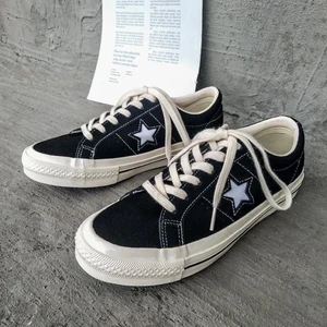 Converse one star - Helt oanvända converse one star. Köpte här på Plick men var fel storlek så säljer vidare 🥰