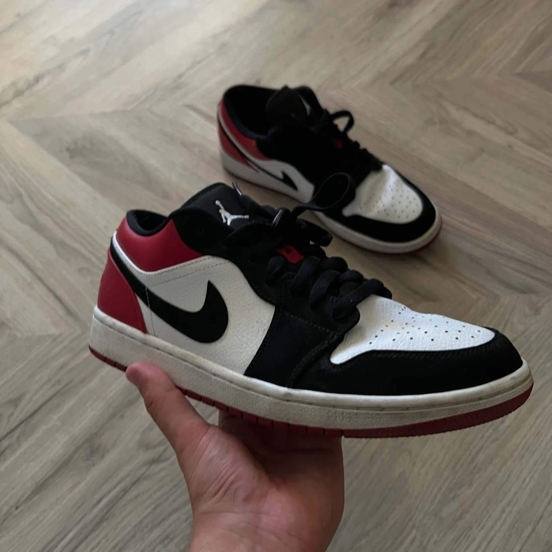 Jordan 1 low "black toe"