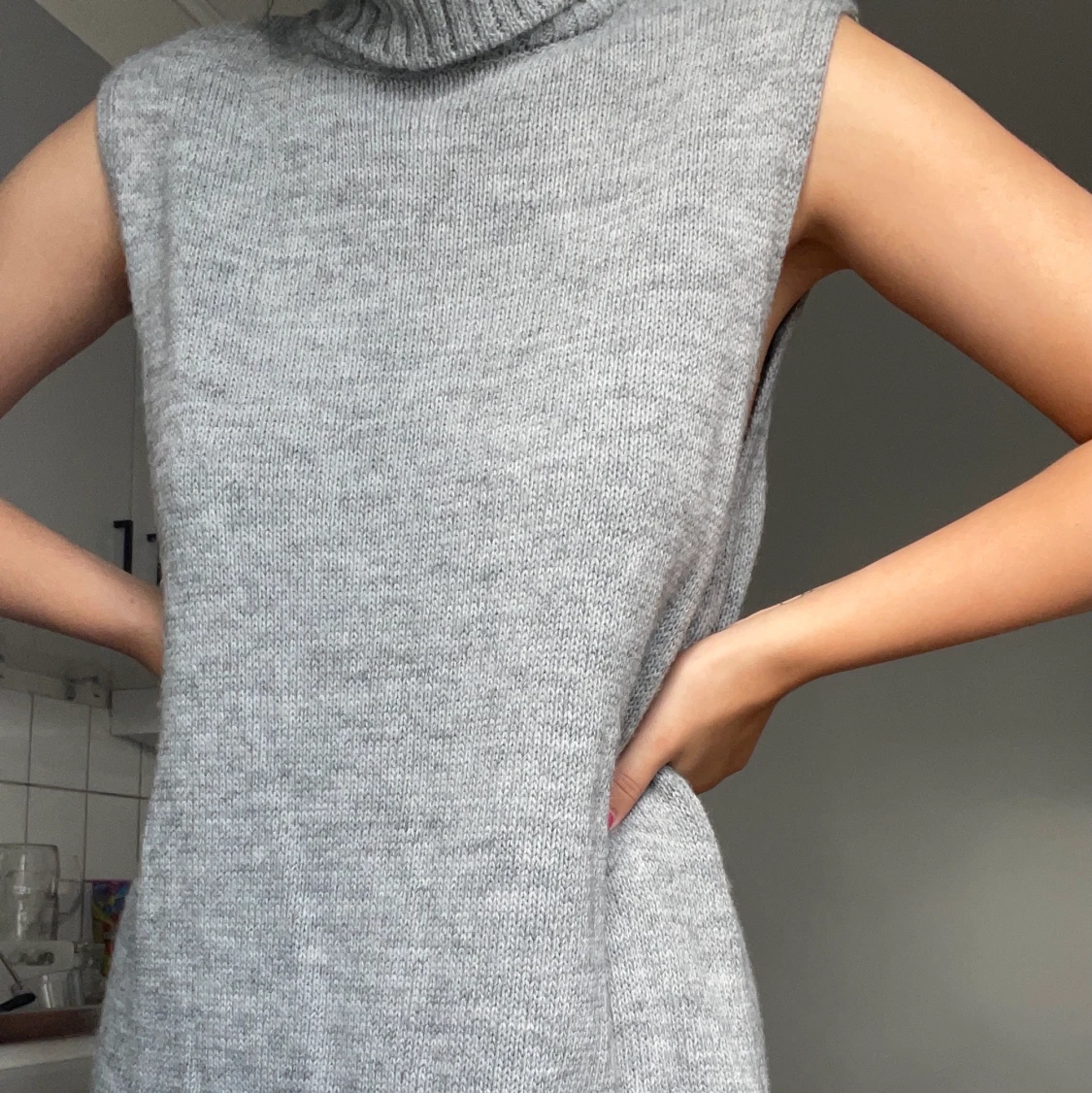 stickad klänning bikbok - 90