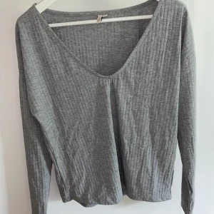 Tröja från Nelly - Mysig grå tröja från NLY TREND. Knappt använd 