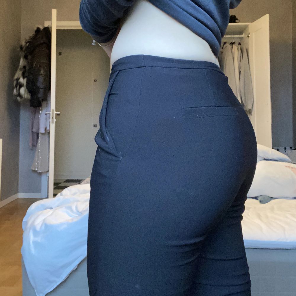 Från bikbok, nypris 400kr. Jag är 170. Passar XS men även S. Frakt kostar 69kr. . Jeans & Byxor.