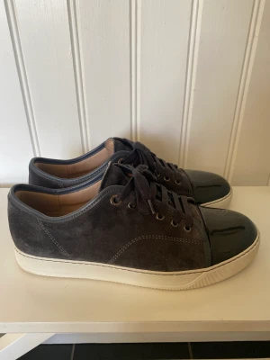 Lavin skor - Mycket fint skick 8/10 Storlek 41 men stora i storleken så sitter som 42-43 