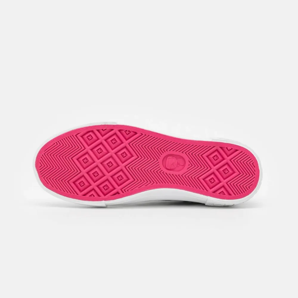 Tänkte kolla intresset på dessa skitcoola skor med rosa sula från Karl Lagerfeld, älskar dom men de är tyvärr lite små så dom kommer inte till användning så ofta. . Skor.
