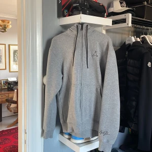 Jordan hoodie  - Helt ny Jordan hoodie ändrar testad på! Cond 10/10 Nypris= 899kr Mitt pris=500kr