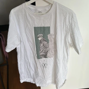 Jujutsu kaisen T-shirt  - Använd fåtal gånger 