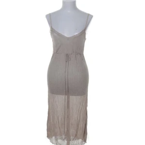 Malene Birger klänning - Så fin klänning från Malene Birger i genomskinligt material! Perfekt som beach coverup eller festklänning