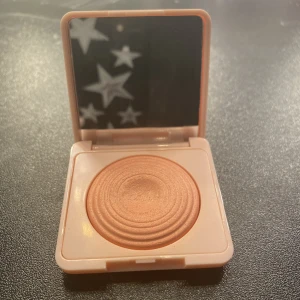 Caia bush - Säljer min caia blush som bara är testad en gång med en ren borste. Nästan som ny.💗