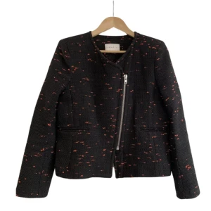 Sandro kofta/jacket  - Använd några gånger. Säljer eftersom den bara ligger min garderob, och kommer inte till andvändig ( nypris 700kr) 💗🤩🤘🏼