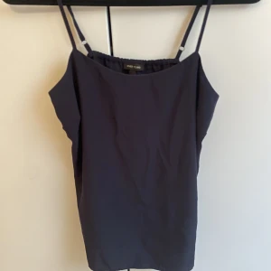 Topp - Topp från river island i storlek S I fint skick  Kan skicka fler bilder om så önskas 