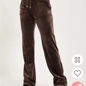 Juicy couture  - Del ray classic velour pant  Färg: chocolate I fint skick. För stora för mig Strl M