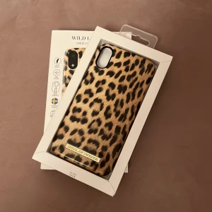 IDEAL OF SWEDEN - Ideal of sweden skal till XR.  Inte mycket andvänd, tappat lite färg nere vid vänstra hörnet. Nypris 399kr