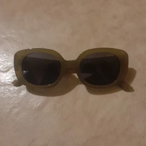y2k solglasögon - Thriftad y2k solglasögon  Trendig  Ny skick  
