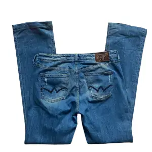 söta straight y2k jeans med tryck. skriv privat för mått/bilder. Köparen står för frakt. 💕 